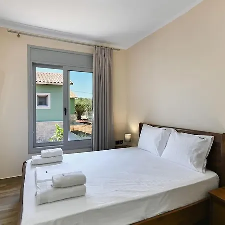 Small Halipoma Laertes Into Town Close Lefkáda