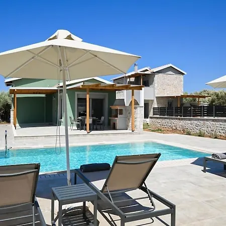 Small Halipoma Laertes Into Town Close