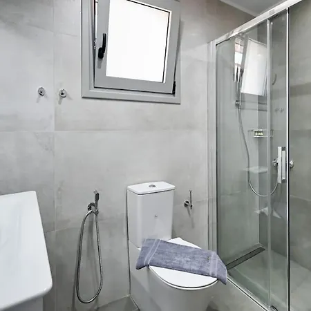 Small Halipoma Laertes Into Town Close Lefkáda