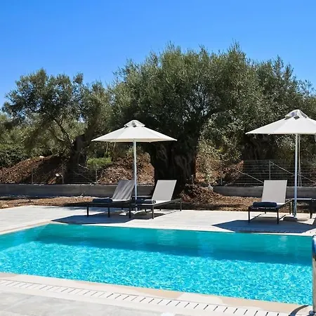 Small Halipoma Laertes Into Town Close Villa Lefkáda